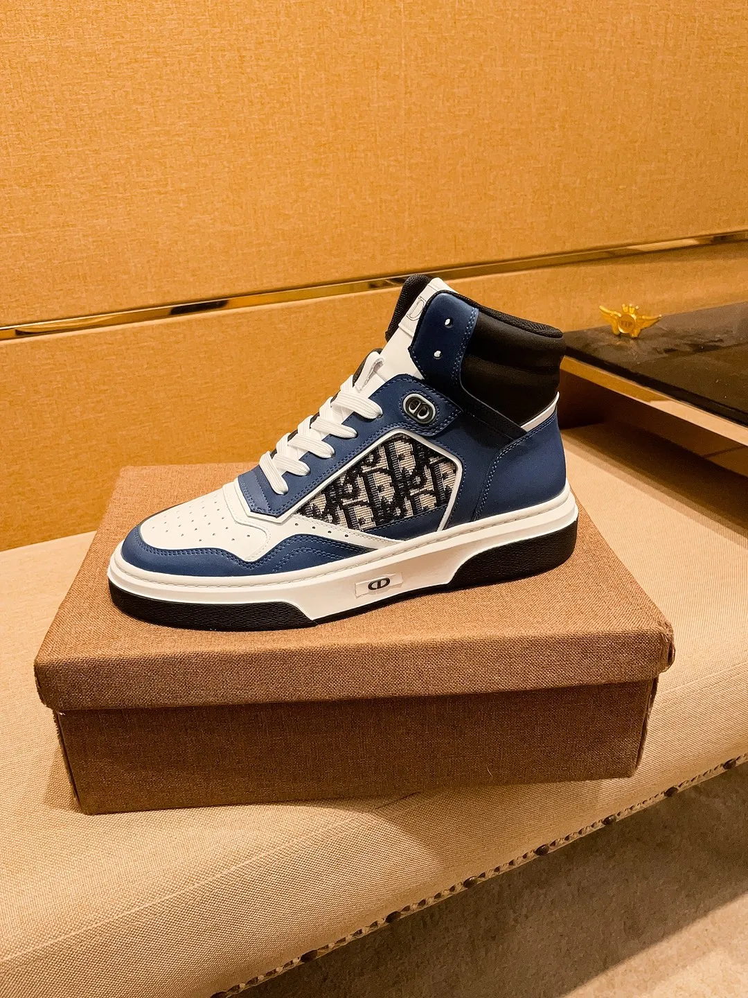 Men's shoes💰 480💰[Dior]🔥 High-end men's shoes brand official website 1:1 latest masterpiece: the upper is made of Italian imported first-layer cowhide with a comfortable and breathable lining➕original non-slip and wear-resistant outsole🔥, making walking more convenient and comfortable! An exclusive new model, a stunning work, a beautiful 1:1 replica [color] compared to the official quality! Create a fashionable personality to set off your uniqueness! A must-have for trendy men! Classic🔥Size: 38-44 Color: 🔥Multiple colors available🔥.